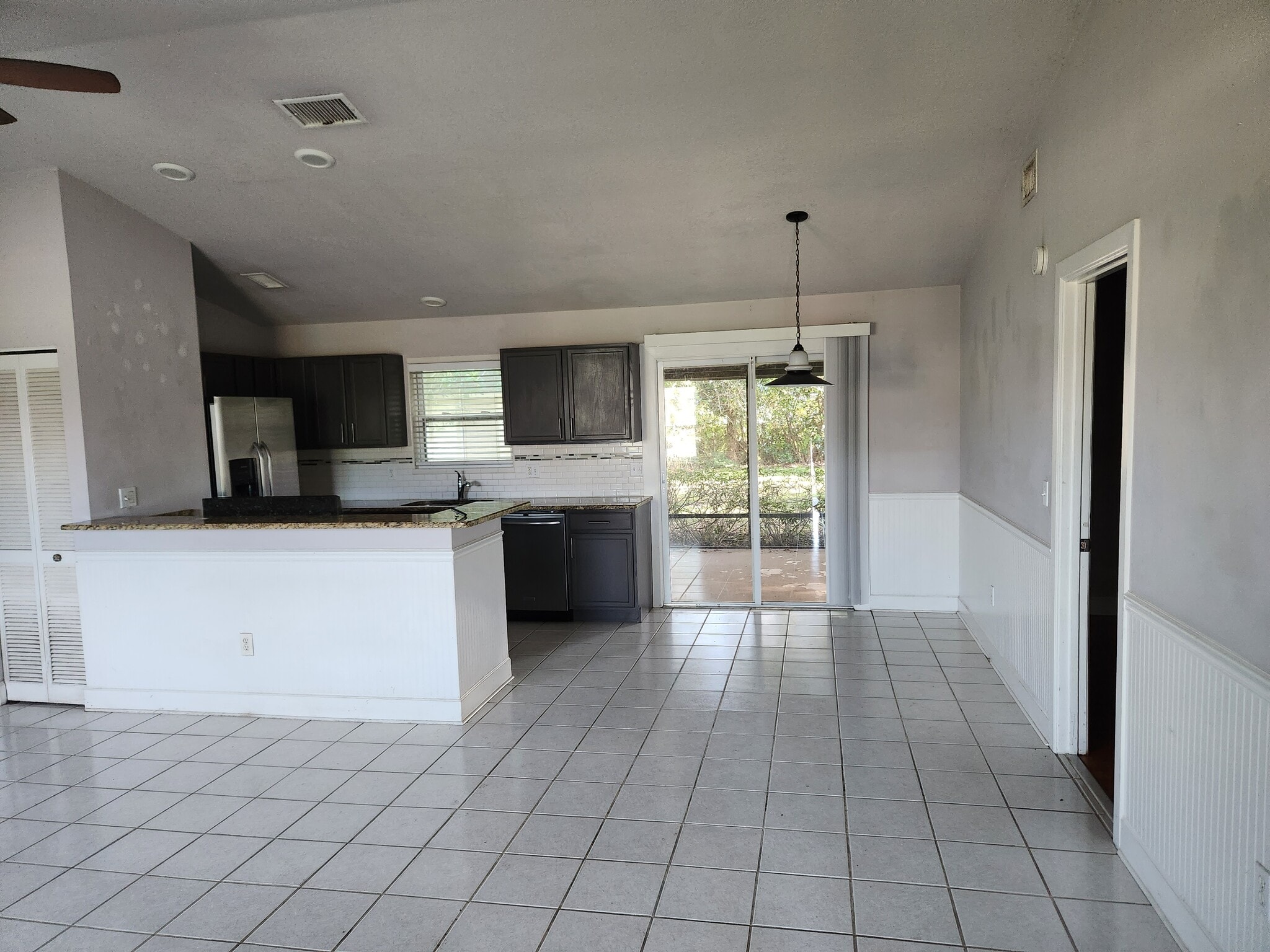 Living area - 1726 SW Millikin Ave