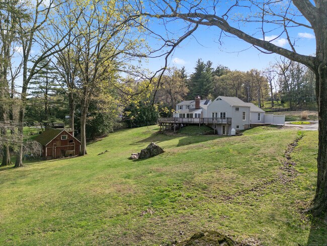 Building Photo - 486 Deercliff Rd