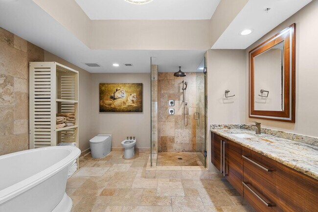 Building Photo - 333 Las Olas Way