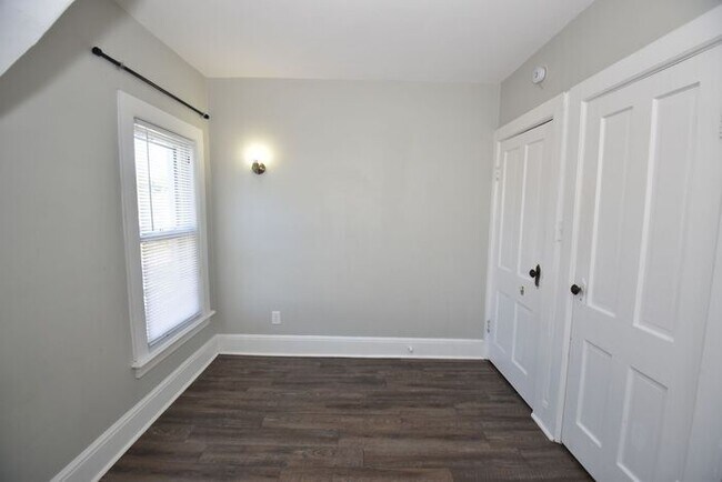 Building Photo - Near Downtown South Bend 3 bedroom home