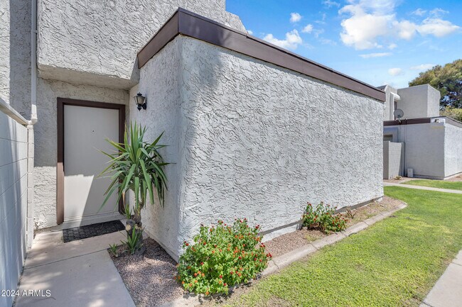 Building Photo - 6816 S Snyder Ln