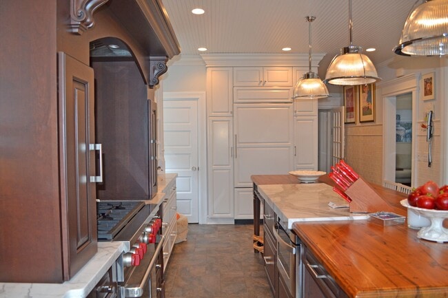 Building Photo - 16 S Somerset Ave