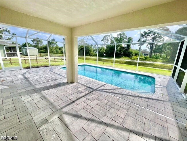 Building Photo - 5029 W Hummingbird Dr