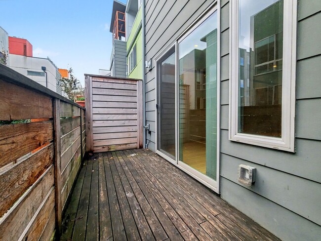 Building Photo - South Seattle 1 Bedroom + Bonus Room Townhouse with Private Deck and Parking