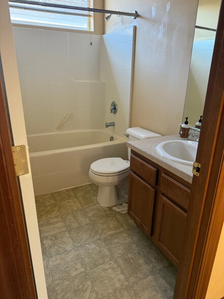 Building Photo - 8210 W Bruneau Pl