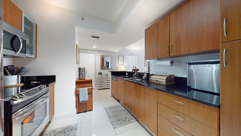 Building Photo - 2775 NE 187th St