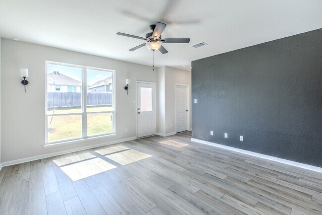 Building Photo - Welcome Home to Modern Comfort in Troy, TX!