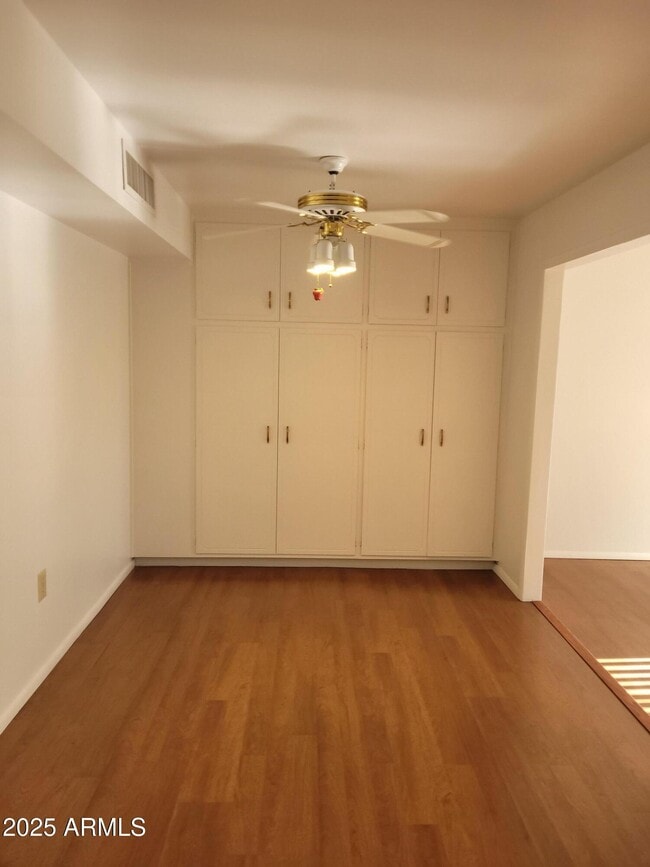 Building Photo - 10060 W Royal Oak Rd