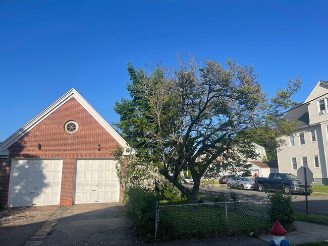 Building Photo - 95 Noble St