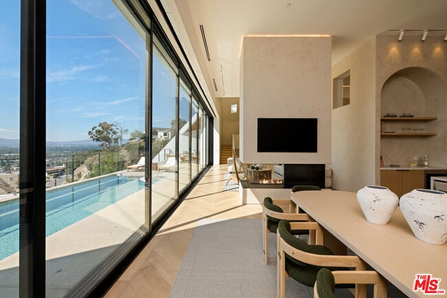 Building Photo - 3699 Alta Mesa Dr