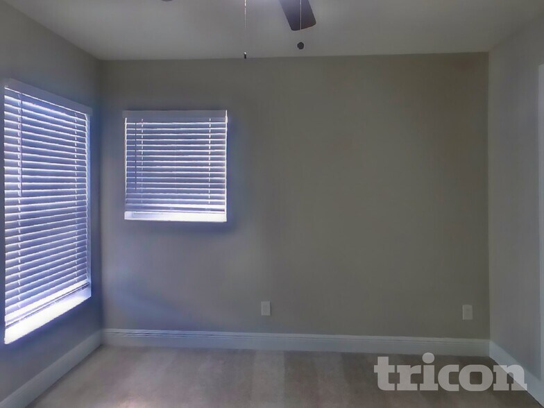 Building Photo - 1936 W Chestnut St