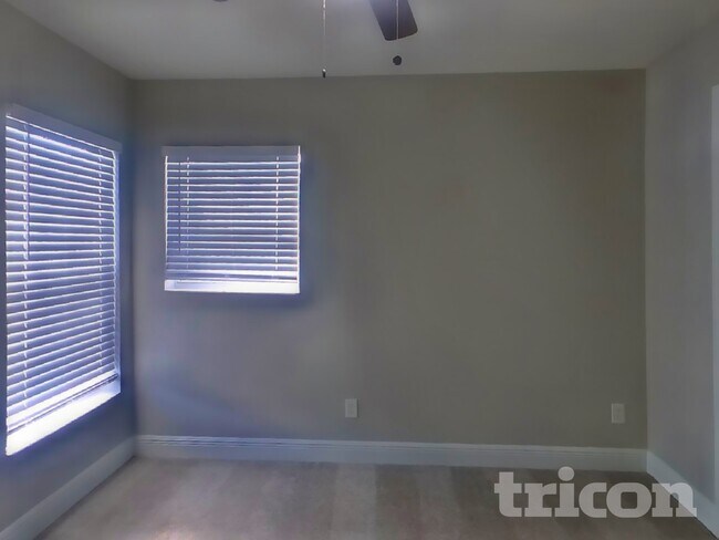 Building Photo - 1936 W Chestnut St