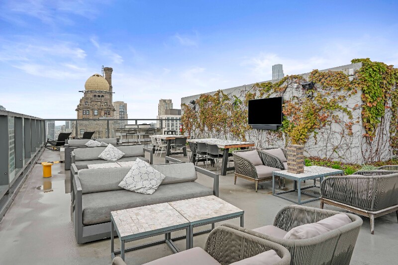 Building Photo - 158 E Illinois St