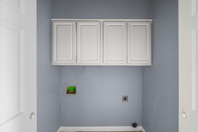 Building Photo - 3368 Coachouse Cove