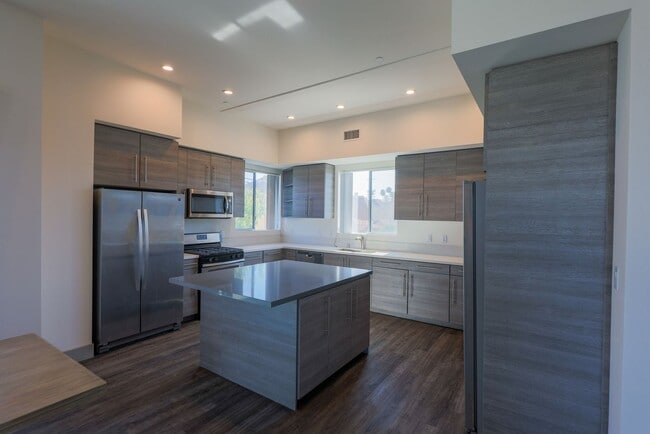 Building Photo - Gemini Townhomes