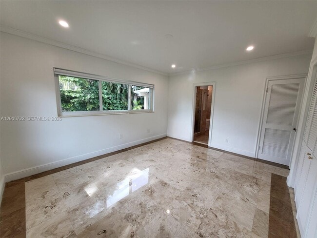 Building Photo - 825 Cremona Ave