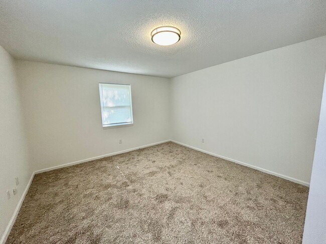Building Photo - 2 Bedroom in Danville!