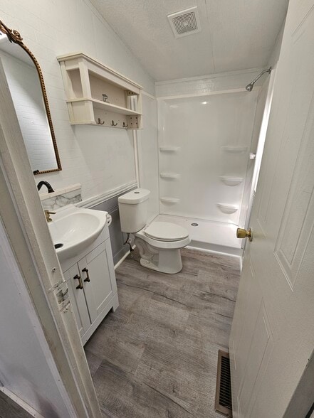 Bathroom 2 - 16471 Pisces Rd