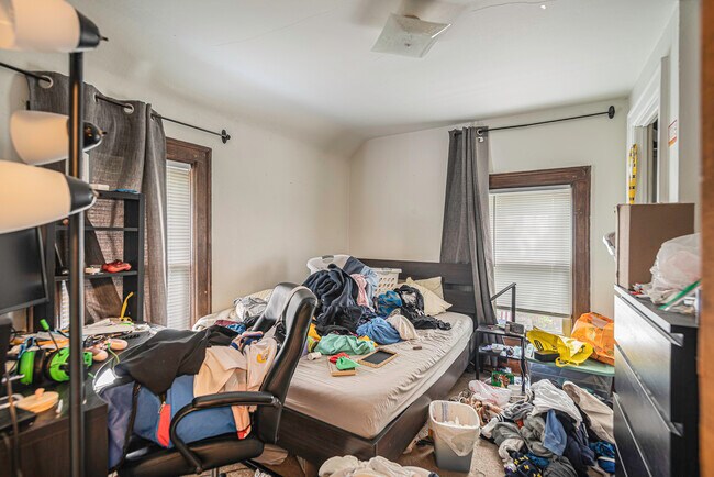 Building Photo - 335 Packard St