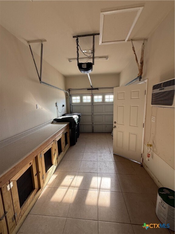 Building Photo - 305 Leather Oak Loop