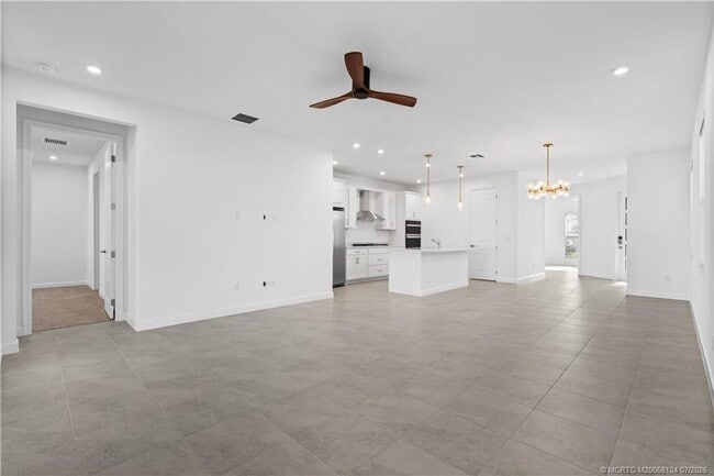 Building Photo - 9731 SW Indra Wy
