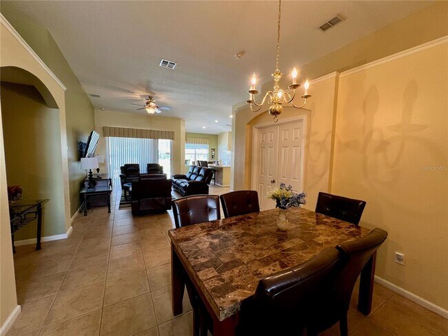 Building Photo - 8127 Fan Palm Way
