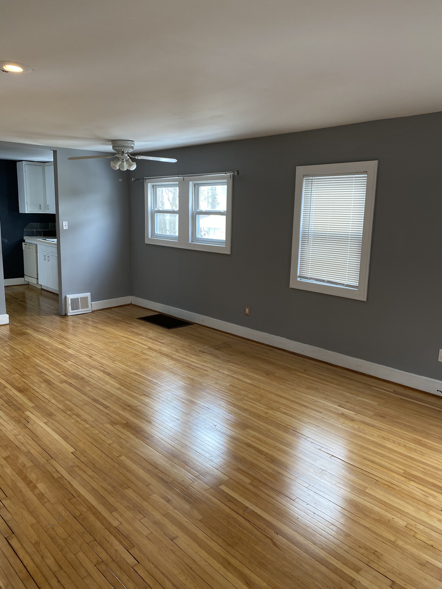 Building Photo - 1492 Bennaville Ave