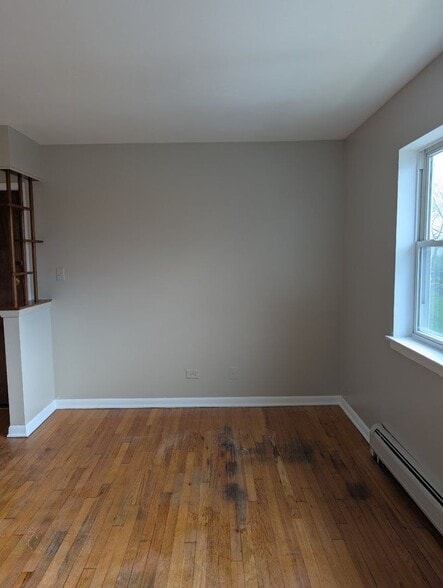 Building Photo - 9595 Maple Dr