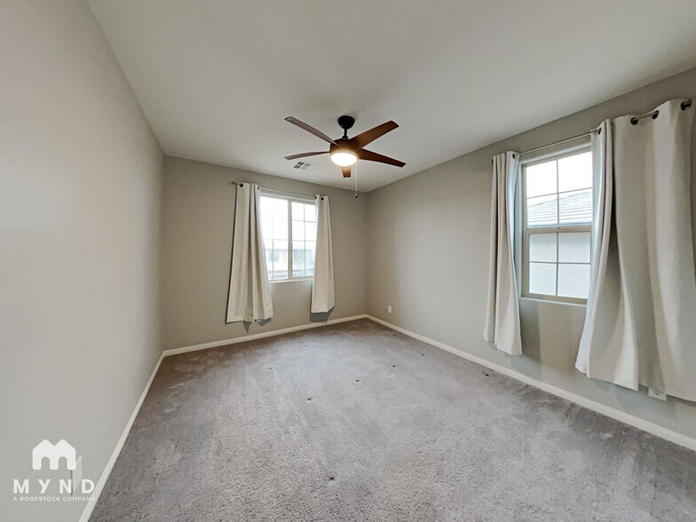 Building Photo - 4631 Roger River Ave