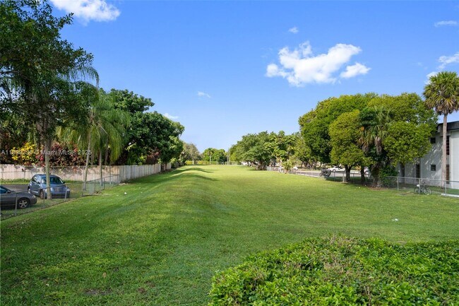 Building Photo - 9405 SW 76th St