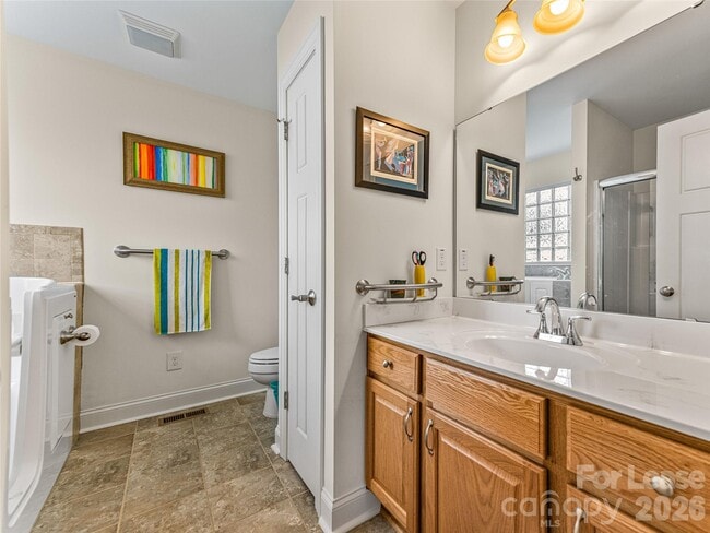 Building Photo - 14 Hildebrand St