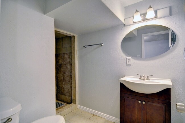Building Photo - 2219 Refugio Ave