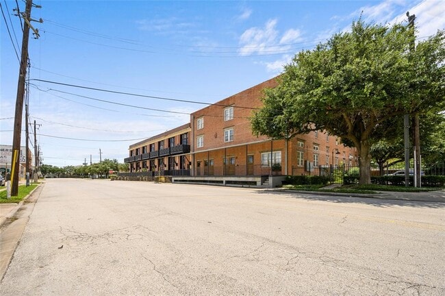 Building Photo - 1011 Wood St