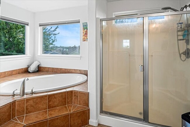 Building Photo - 1622 NW Rimrock Dr