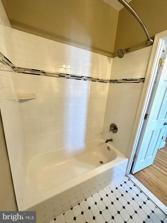 Building Photo - 1227 Linden Pl NE