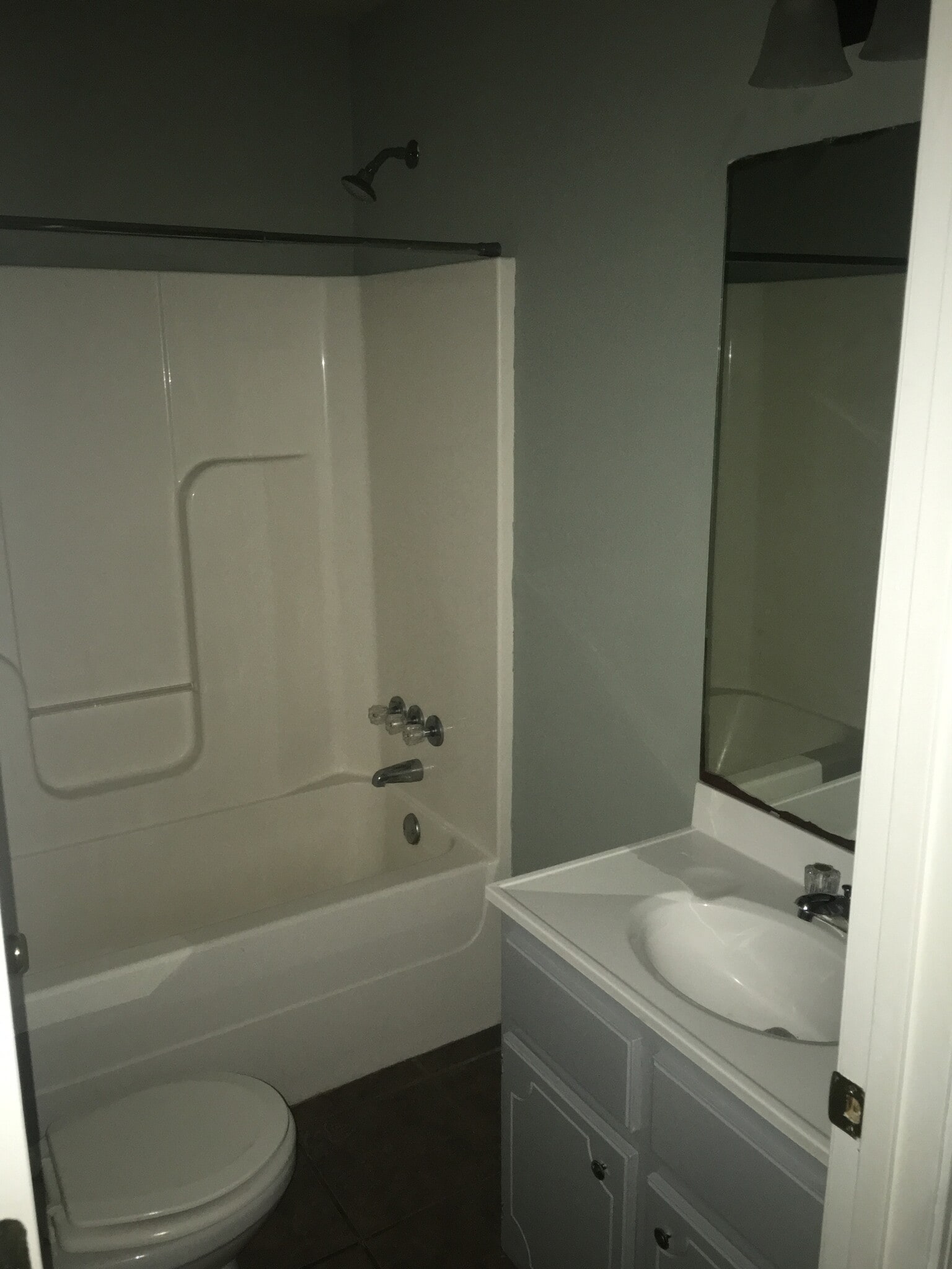 Guest Bath - 304 N Cummings St