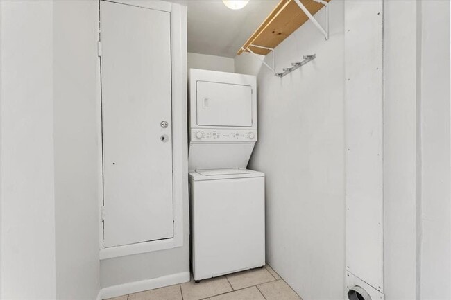 Building Photo - 3306 Westhill Dr