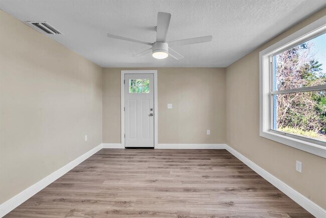 Building Photo - 11416 Pine Forest Dr