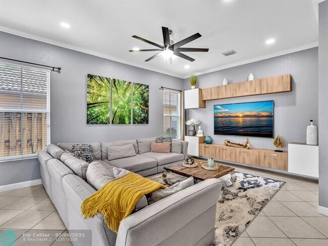 Building Photo - 14304 S Royal Cove Cir
