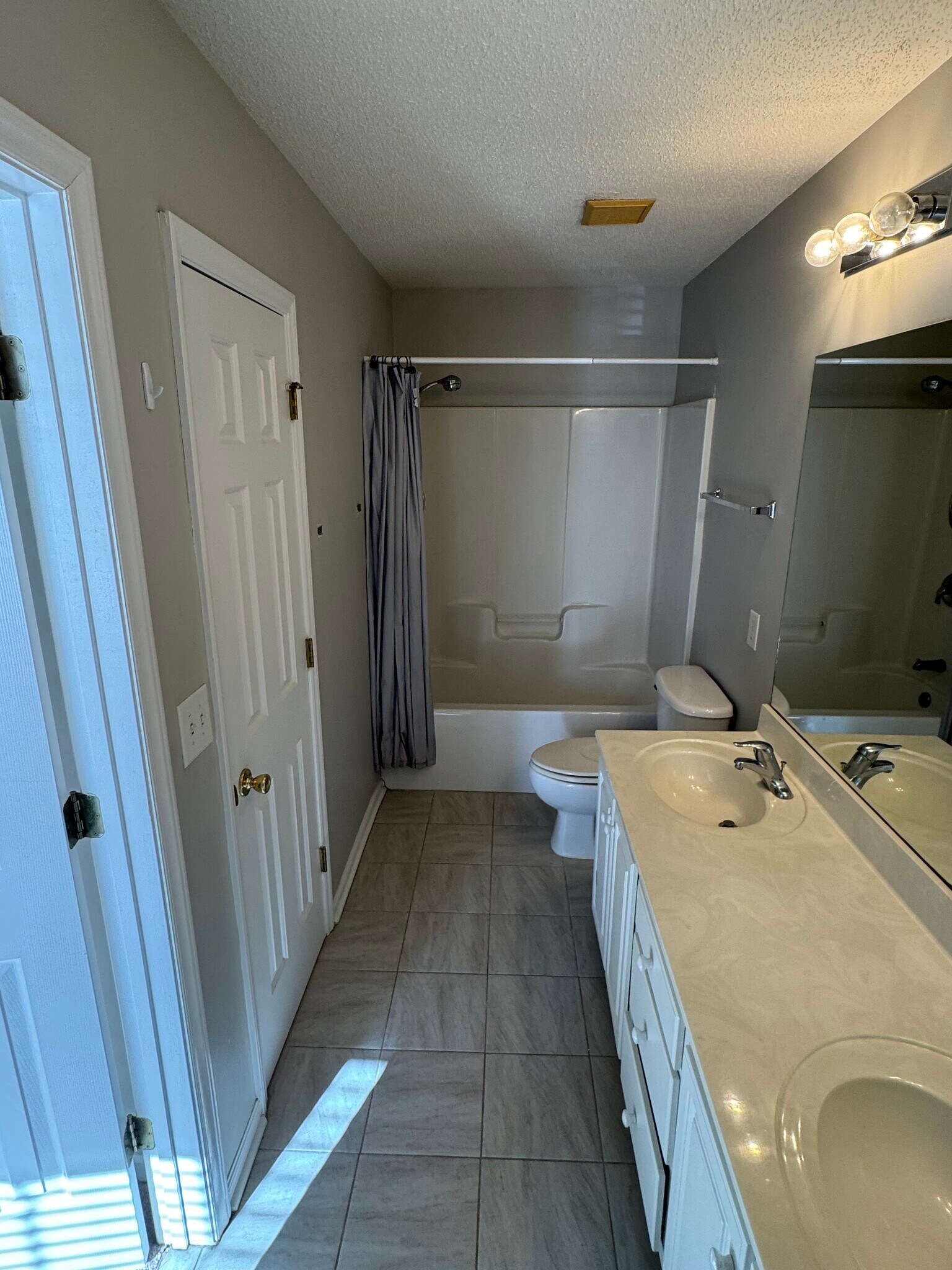 Building Photo - 3335 Kensington Pl