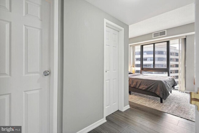 Building Photo - 1530 Key Blvd