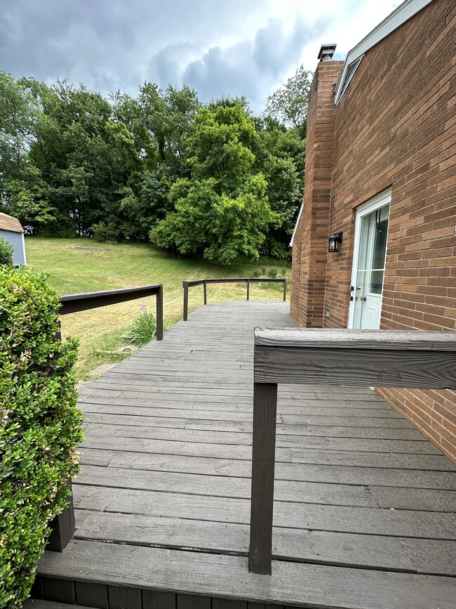 Building Photo - 152 Elmwood Dr