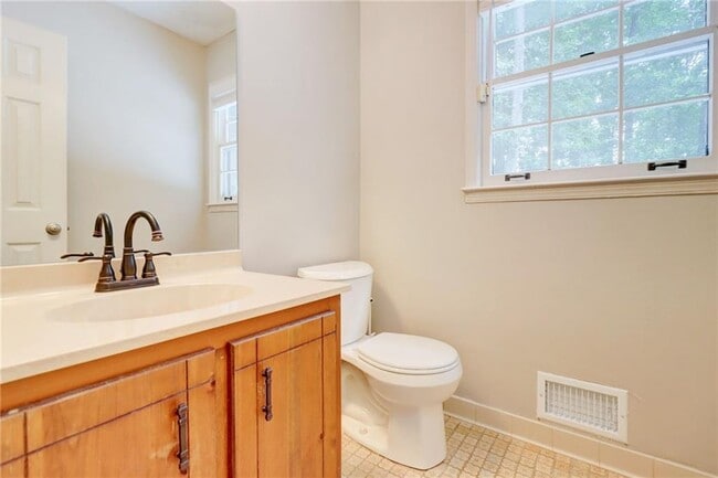 Building Photo - 1049 Seven Springs Cir NE