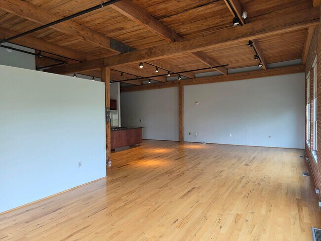 Building Photo - 448 W Nationwide Blvd
