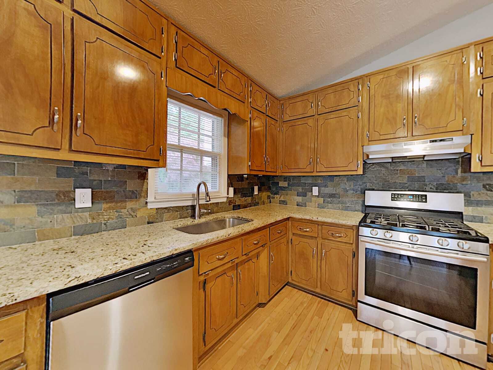 Building Photo - 184 Hickory View Dr