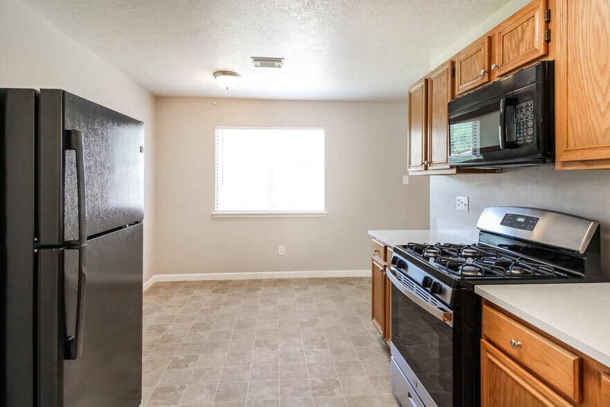 Building Photo - 4815 Gypsy Forest Dr