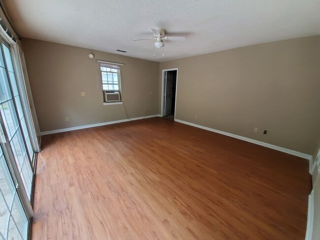 Building Photo - 403 Wendwood Ct