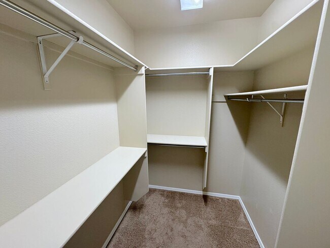 Building Photo - Northeast El Paso 3 Bed/2 Bath Refrig A/C
