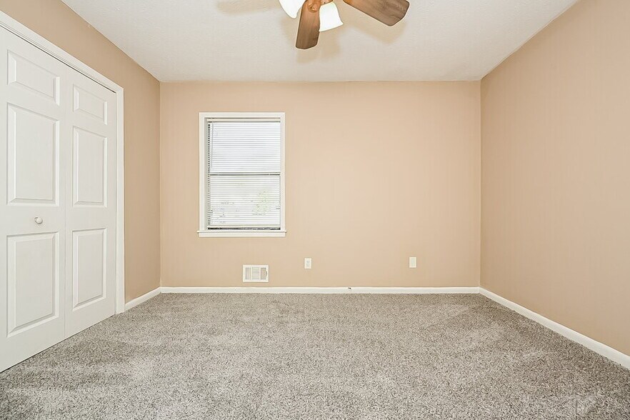 Building Photo - 10192 Port Royal Ct