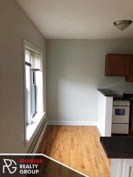 Building Photo - 2842 N Orchard St